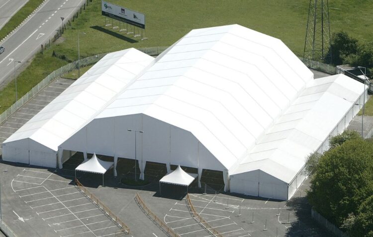 Dónde comprar carpas de gran formato para eventos y ferias