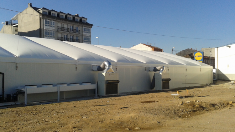 Las carpas a medida para uso industrial pueden ofrecer desde 5 hasta más de 40 metros de luz libre,